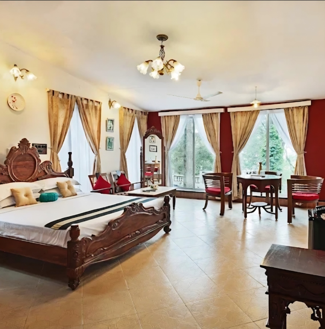 INDeco Lake Forest Hotels