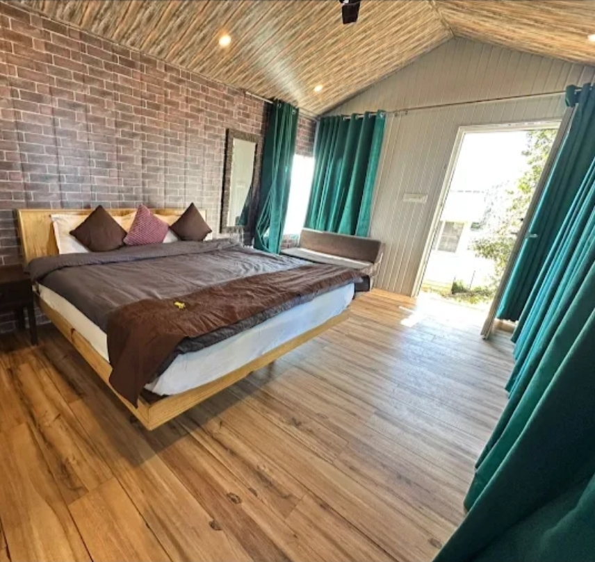 InstaView Resort Kanatal